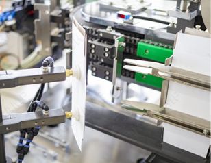 Equipped with our latest automatic carton feeding